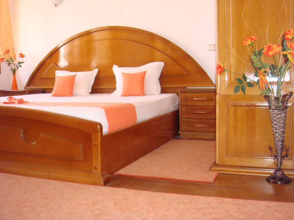 Family Hotel Elegance Arbanasi Room photo