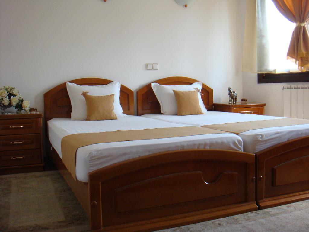 Family Hotel Elegance Arbanasi Room photo